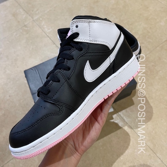 Air Jordan 1 Mid GS - Picture 3 of 10